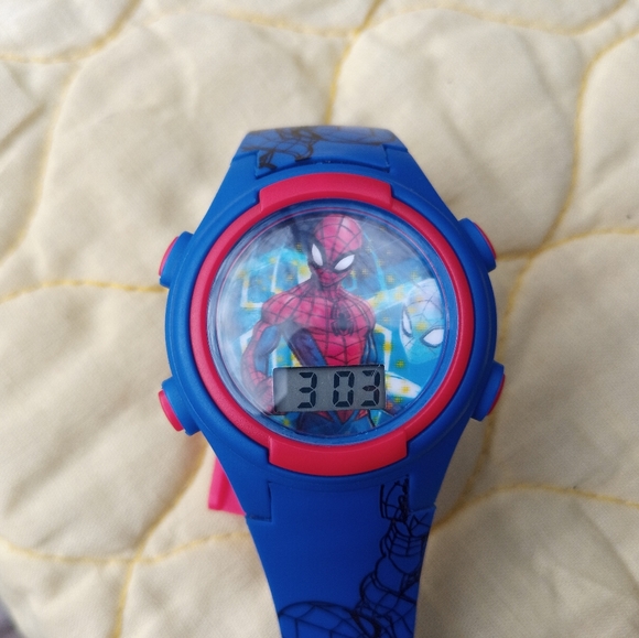 Marvel Spiderman Light Up LCD Watch - Picture 6 of 6